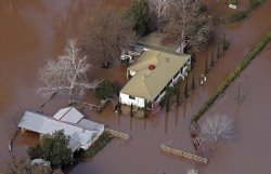 Наводнение в Австралии: уже 10 погибших