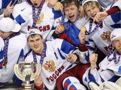 Российскую сборную по хоккею высадили из самолёта за плохое поведение