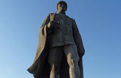 В Ташкенте демонтировали памятник герою Советского союза