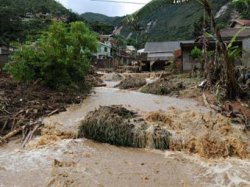 Число жертв наводнений в Бразилии выросло до 335 человек