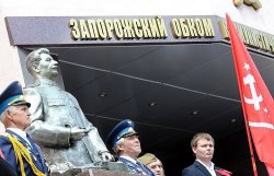 КПУ: придет время, когда и в Киеве будет памятник Сталину