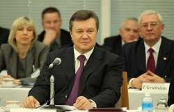 Янукович встретился с императором Японии 