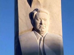 В России Ельцину поставили памятник и поблагодарили за перемены