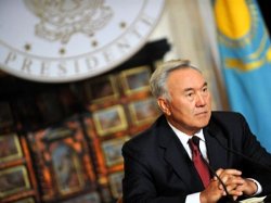 Президента Казахстана Назарбаева наделили правом объявлять досрочные президентские выборы