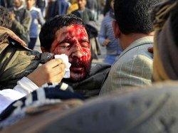 На улицах Каира состоялись кровавые столкновения между сторонниками Мубарака и оппозицией. Есть жертвы