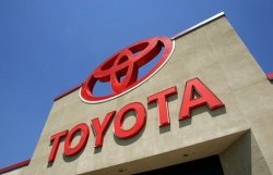 Прибыль автоконцерна Toyota упала почти на 40%