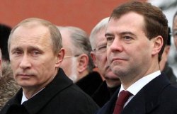 Около половины украинцев позитивно оценивают Путина и Медведева