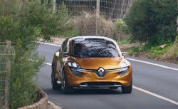 Появились фотографии нового компактвэна Renault