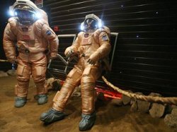 Россиянин и китаец досрочно выполнили задачи и "вернулись с поверхности Марса"