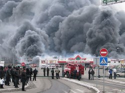 В Запорожье гипермаркет Новая линия сгорел дотла