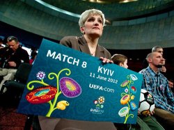 УЕФА предупреждает: единственный легальный способ купить билеты на Евро-2012 - на сайте uefa.com