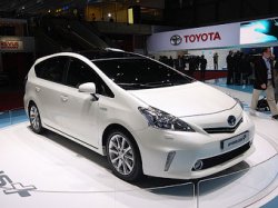 Компания Toyota показала европейскую версию компактвэна Prius