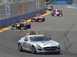FIA уточнила правила поведения гонщиков за пейс-каром и на пит-лейне