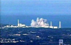 Над вторым реактором Фукусима-1 появился столб белого дыма