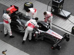 Команда McLaren отказалась от радикальной системы выхлопа
