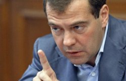 Медведев раскритиковал высказывание Путина о Ливии