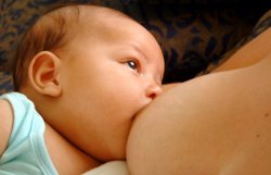 Долгое грудное вскармливание увеличивает мозг ребенка, - ученые