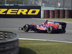 Toro Rosso оштрафовали за отлетевшее от болида Альгерсуари колесо