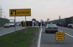 В Донецке автобус столкнулся с грузовиком: 12 человек в больнице 