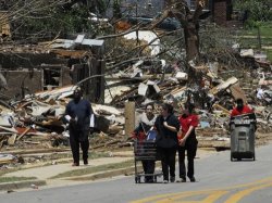 В США растёт число жертв торнадо: более 300 погибших