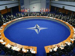 НАТО отказывается от переговоров с Каддафи пока тот не прекратит боевые действия