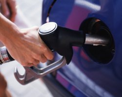 Нафтогаз в мае начнет продавать бензин