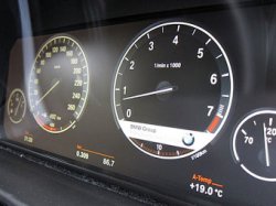 Новые BMW получат полностью электронную приборную панель