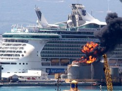 В порту Гибралтара взорвалась нефтяная цистерна: 15 человек ранены