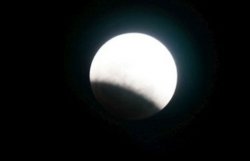 Самое длинное затмение с начала века: сегодня Луна станет красной 