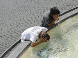 Аномальная жара в Италии: в туристических городах вводится "красный" уровень опасности