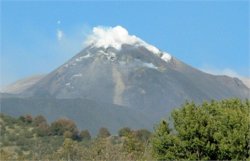Вулкан Этна на Сицилии возобновил активность 