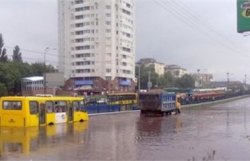 В Киеве из-за последствий потопа улицу Телиги перекрыли на 10 дней