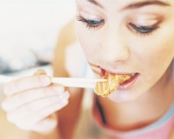 Женщины не могут контролировать свой аппетит - ученые
