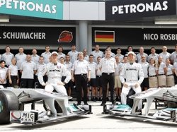 Команда Формулы-1 Mercedes GP наймет 100 новых сотрудников 