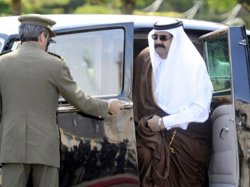 В Катаре атаковали кортеж правителя этой ближневосточной страны: эмир получил ранение, 8 человек погибло