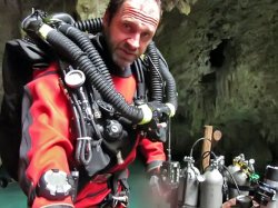 Установлен рекорд мира по глубоководному нырянию в пещере