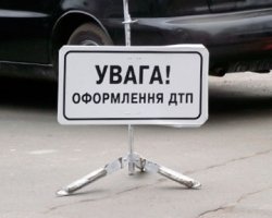 В Киеве водитель "Мерседеса" сбил гаишника и сбежал