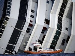 Капитана "Коста Конкордиа" обвинили в бегстве с судна