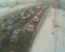Первый же серьезный снег вызвал транспортный коллапс в Киеве