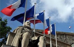 Закон о геноциде армян во Франции вступит в силу в течение двух недель