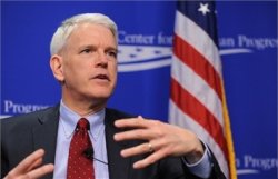 Экс-посол США призвал прекратить помощь Украине