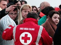 У берегов Италии сел на мель паром, все 262 пассажира спасены