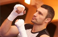 Виталий Кличко: Из-за травмы я боксировал без левой руки