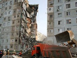 Число погибших под завалами жилого дома в Астрахани возросло до десяти человек