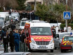Число убитых возле французской школы увеличилось до четырех