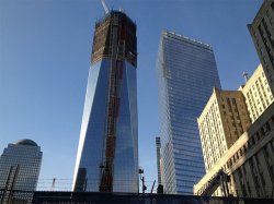 В Нью-Йорке на месте башен-близнецов построили 100-этажный небоскрёб