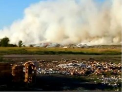 На Днепропетровщине горит крупная мусорная свалка