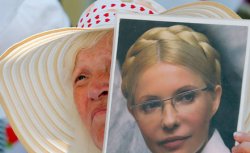 Юлия Тимошенко с помощью угроз добилась права на телефонный разговор
