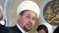 СМИ: оппонент пережившего покушение муфтия Татарстана уехал в Лондон