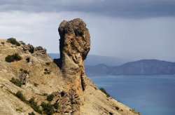 В Крыму с горы "Чертов палец" сорвались в пропасть двое россиян